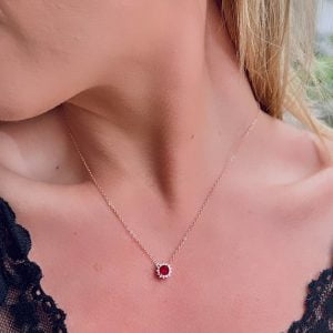 Κολιέ Ασημένιο 925 Ροζ Ροζέτα Στρόγγυλη Με Κόκκινη Πέτρα ASZ-0195R