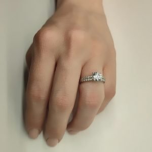 Μονόπετρο Δαχτυλίδι Λευκόχρυσο 14K Με Κεντρική & Πλαϊνές Λευκές Πέτρες Ζιργκον MSD-21236W
