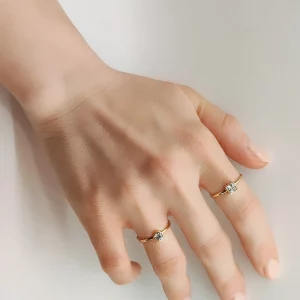 Χρυσό 14Κ Δαχτυλίδι Με Στρόγγυλη Λευκή Πέτρα Ζιργκόν KBD-21480Y