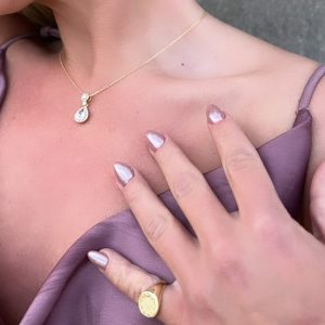 Σεβαλιέ Δαχτυλίδι Ασημένιο 925 Επιχρυσωμένο Με Ανάγλυφο Σχέδιο & Λευκή Ζιργκόν Πέτρα ASZ-21668Y