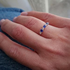 Δαχτυλίδι Γυναικείο Λευκόχρυσο 14Κ Με Στρόγγυλες Μπλε & Μικρότερες Λευκές Πέτρες Ζιργκόν MSD-21707W