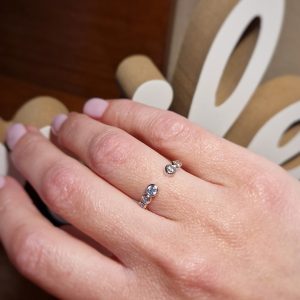 Διαχρονικό Δαχτυλίδι Γυναικείο Λευκόχρυσο 14Κ Με Λευκές Πέτρες MSD-21703W