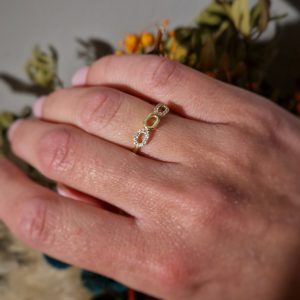 Χρυσό Δαχτυλίδι 14Κ Με Οβαλ Σχέδια Με Λευκές Πέτρες Ζιργκόν MSD-21701Y