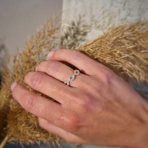 Χρυσό Δαχτυλίδι 14Κ Με Ρόμβους Με Λευκές Πέτρες Ζιργκόν MSD-21700Y