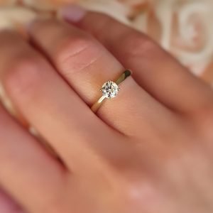 Μονόπετρο Δαχτυλίδι Χρυσό 14K Mε Λευκή Στρόγγυλη Πέτρα Ζιργκόν MSD-21764Y