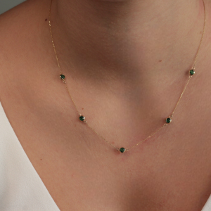 Κολιέ Χρυσό 14Κ Με Στρόγγυλες Πράσινες Πέτρες Ζιργκόν Κατά Μήκος Της Αλυσίδας IPK-22995Y