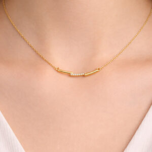 Κολιέ Ασημένιο Επιχρυσωμένο 925 Μπάρα με Λευκές Πέτρες Ζιργκόν MRK-24000Y